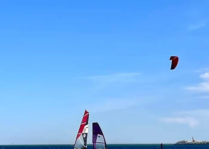 T2 Lumineux 40m2, 4 Personnes, 150m De La Plage, Bien Equipe Et Proche Loisirs - Fr-1-797-18 *