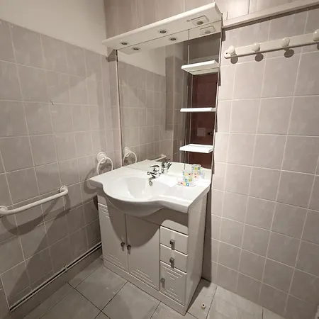 Apartment T2 Lumineux 40m2, 4 Personnes, 150m De La Plage, Bien Equipe Et Proche Loisirs - Fr-1-797-18